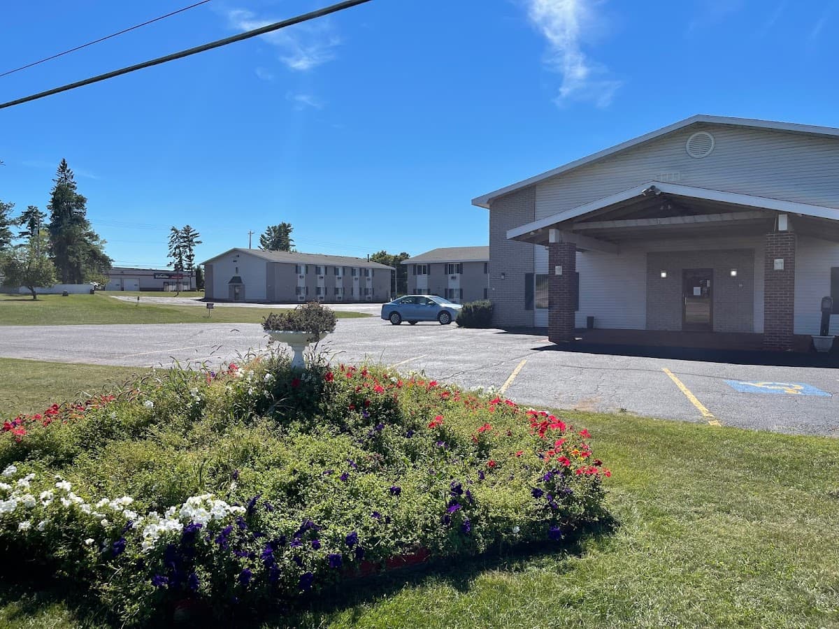 Hotel Iron Mountain Inn & Suites