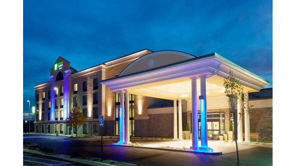 Holiday Inn Express & Suites Batavia - Darien Lake, an IHG Hotel