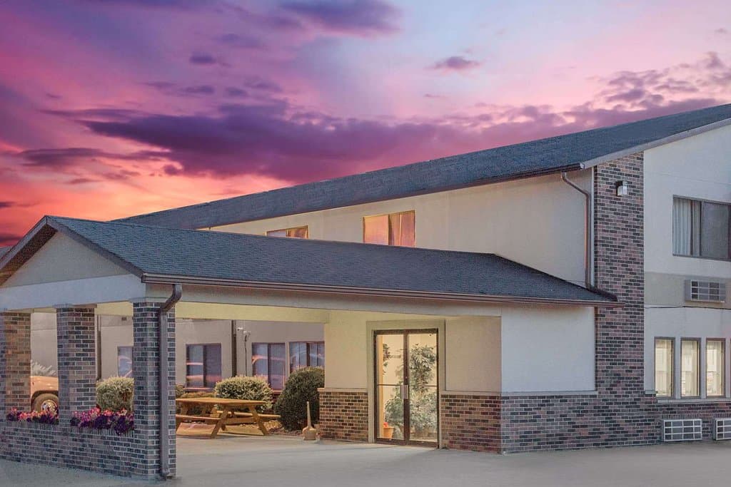 Lamoni Inn & Suites