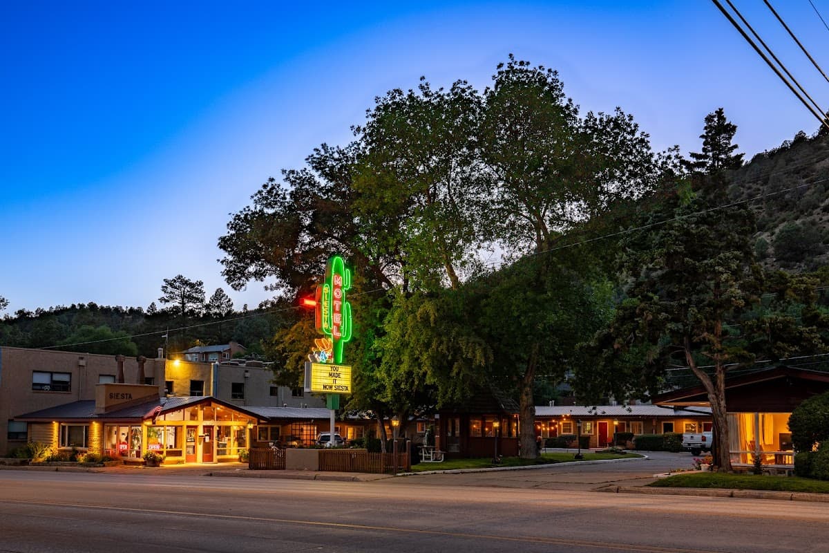 Siesta Motel