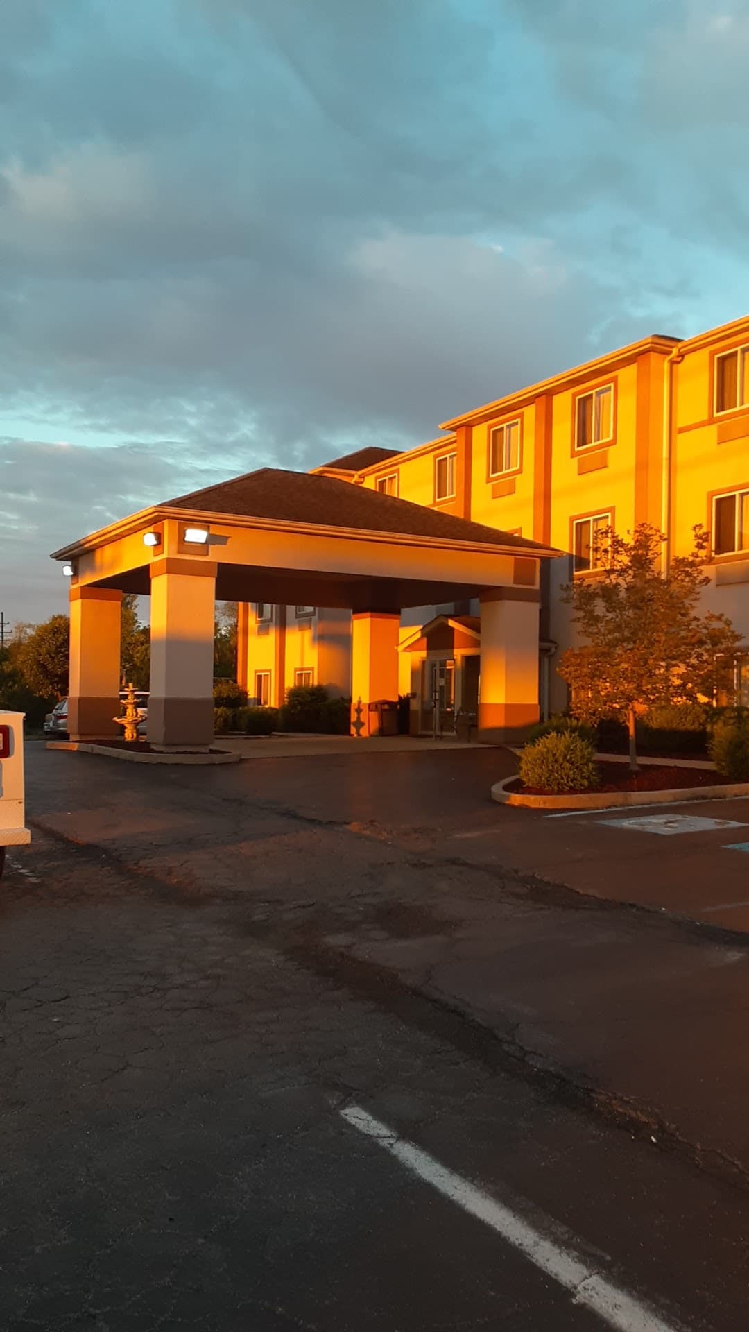 Luxury Inn & Suites
