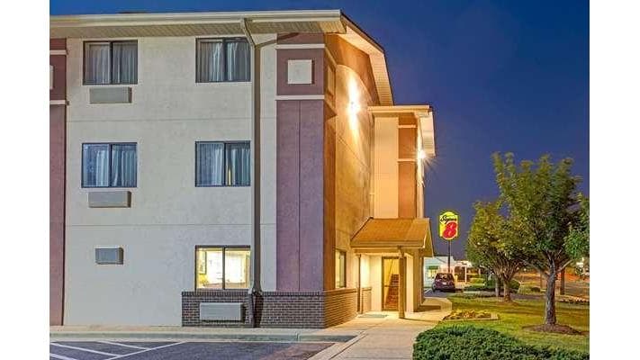 Super 8 by Wyndham College Park Wash DC Area