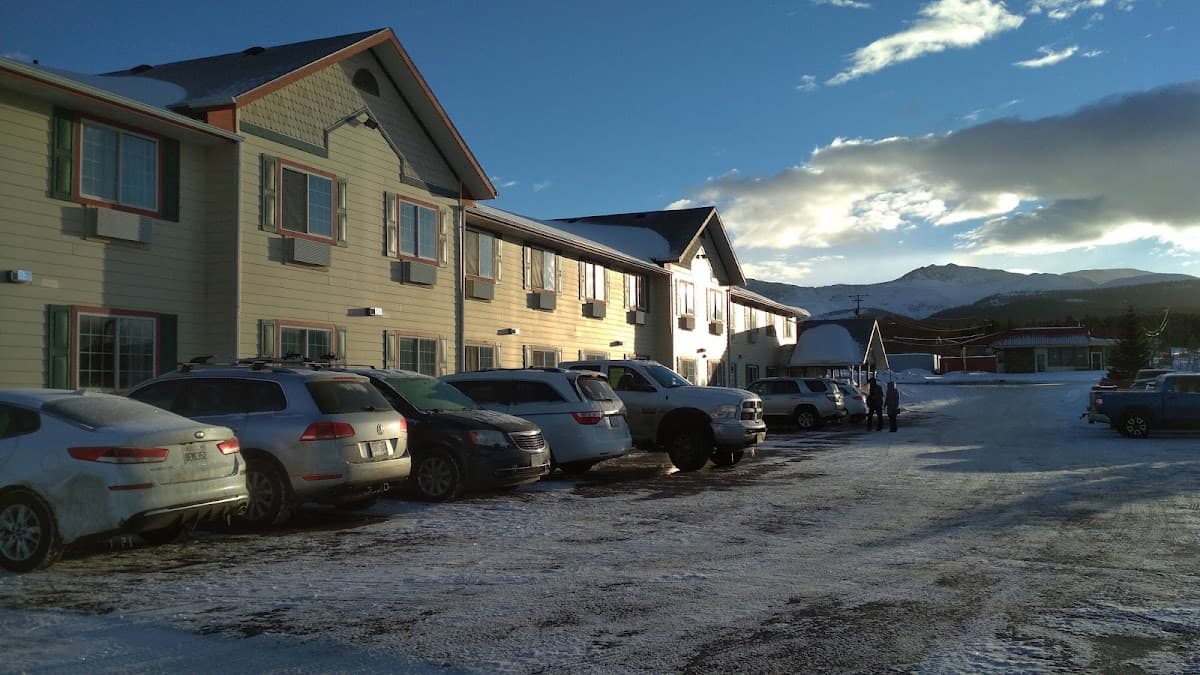 Columbine Inn & Suites
