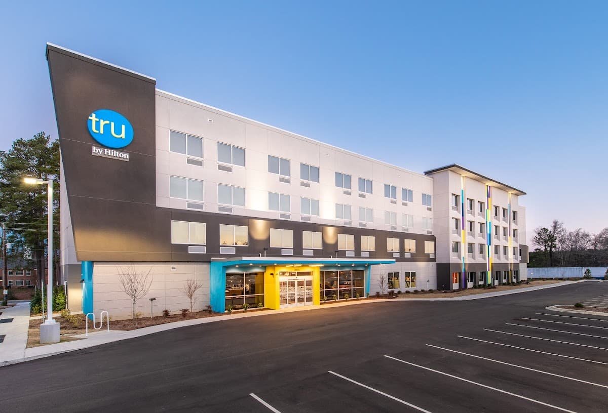 Tru by Hilton Fayetteville I 95