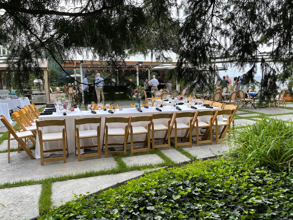 Suttons Bay Beach Club & Lodge
