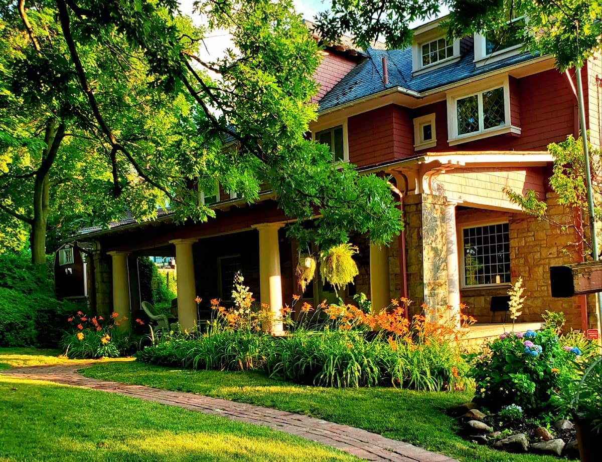 Brownsville Road House: Bed & Breakfast