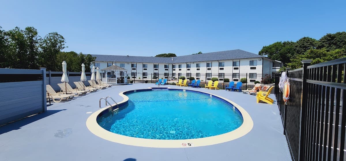 Ambassador Inn & Suites