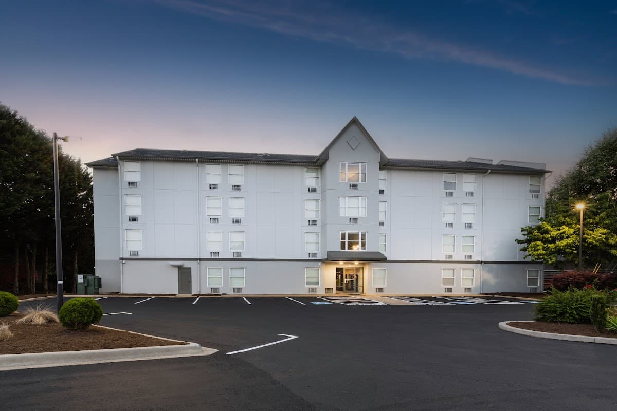 Rodeway Inn & Suites near Outlet Mall - Asheville
