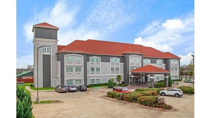 La Quinta Inn & Suites by Wyndham Cleburne