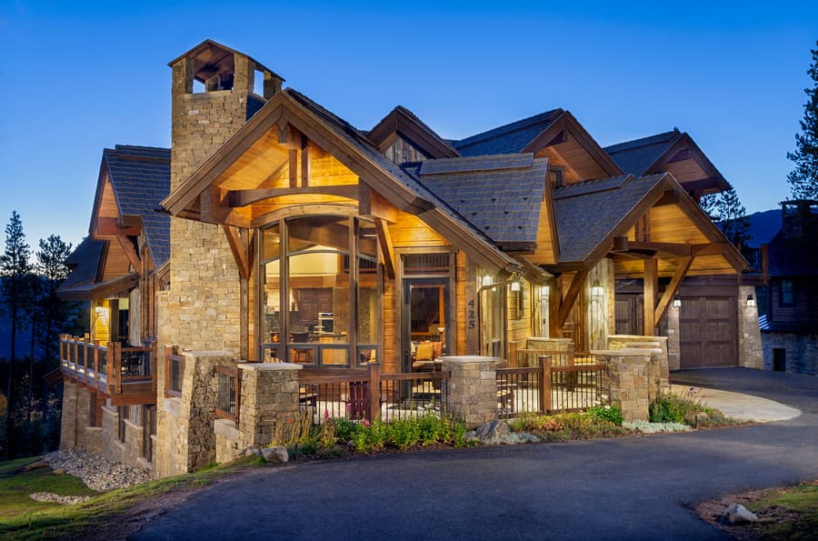 Slopeside Manor by Pinnacle Lodging