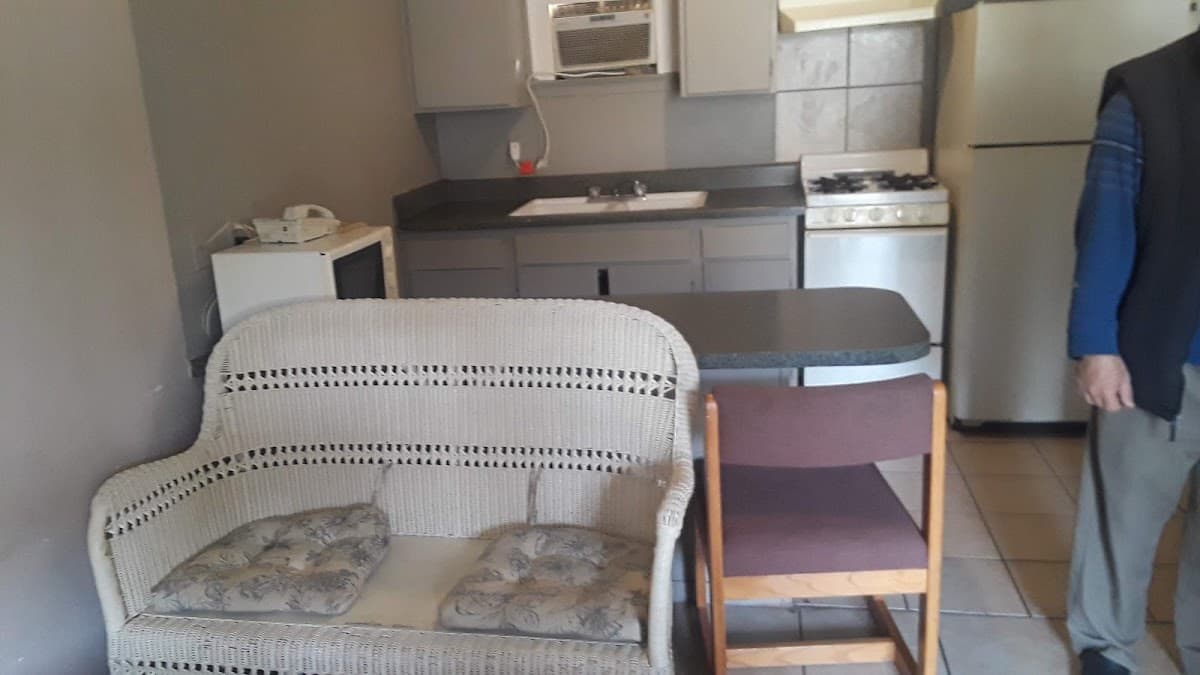 Executive Inn & Suites