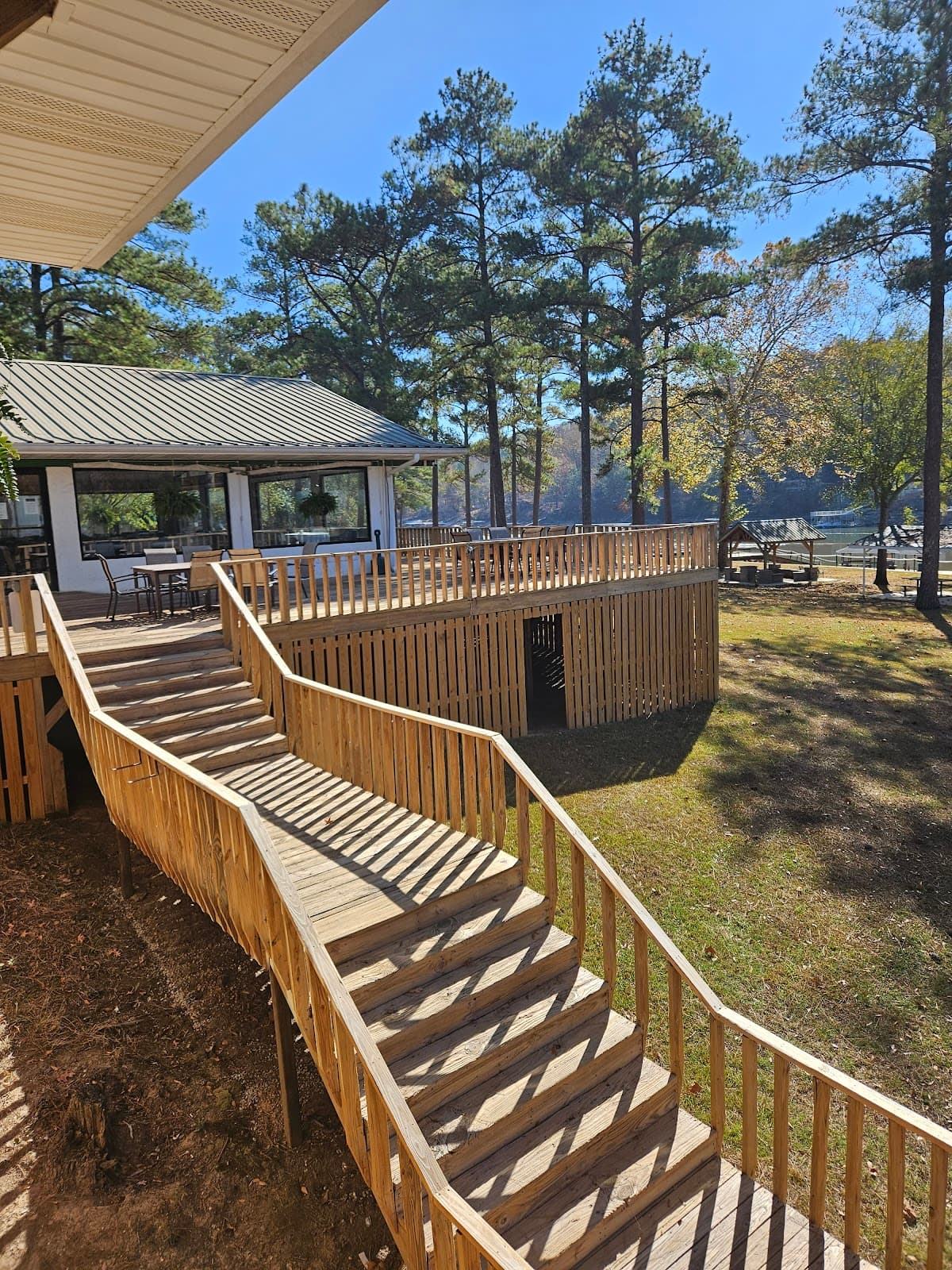 Lakeshore Inn