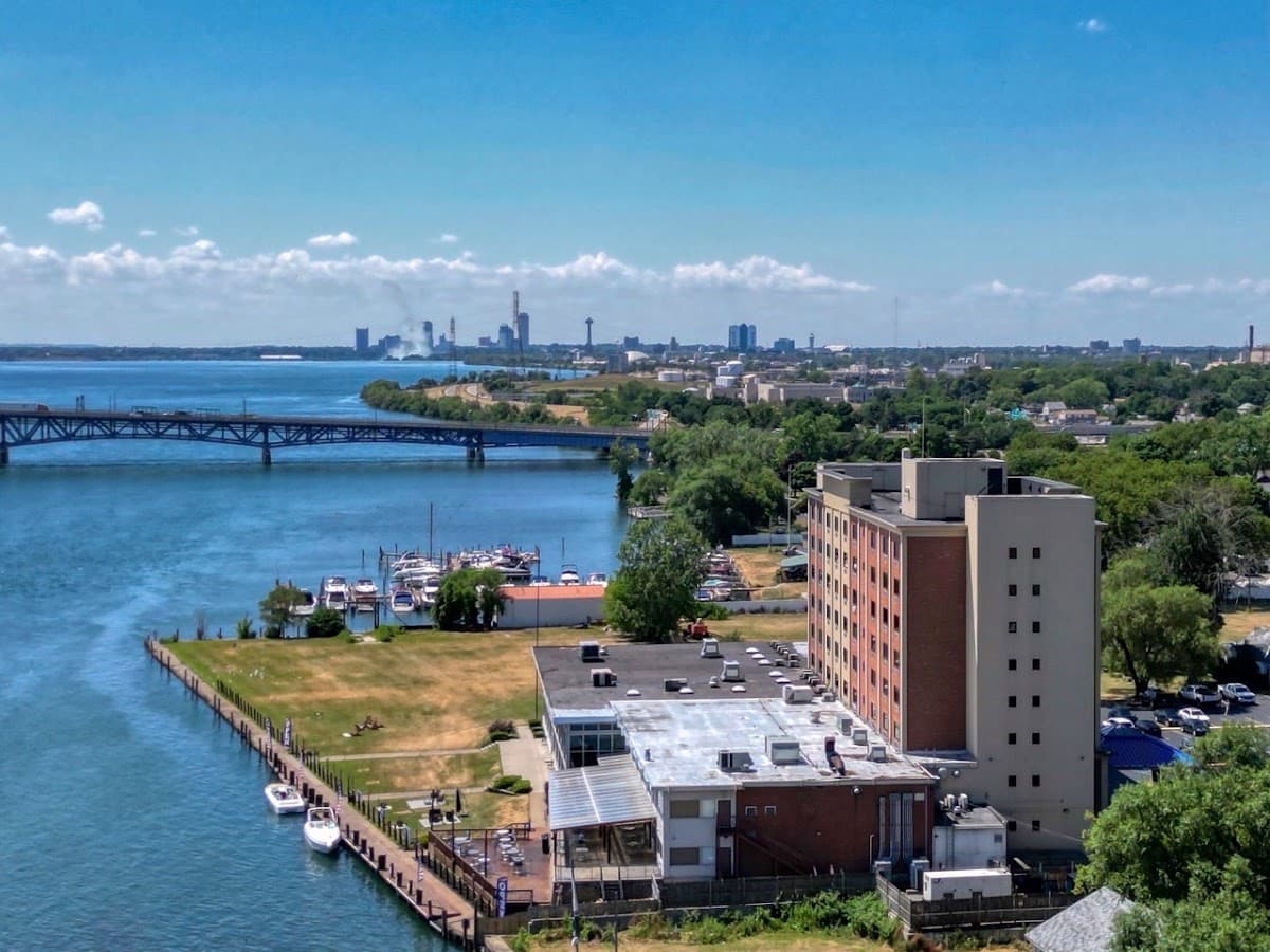 Niagara Riverside Resort