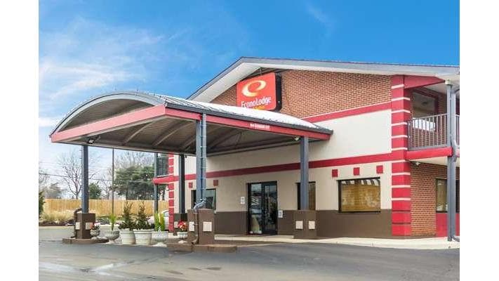Econo Lodge Inn & Suites I-35 at Shawnee Mission