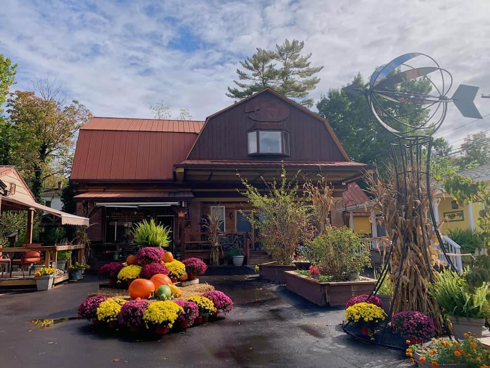 Iris Garden Downtown Cottages & Suites