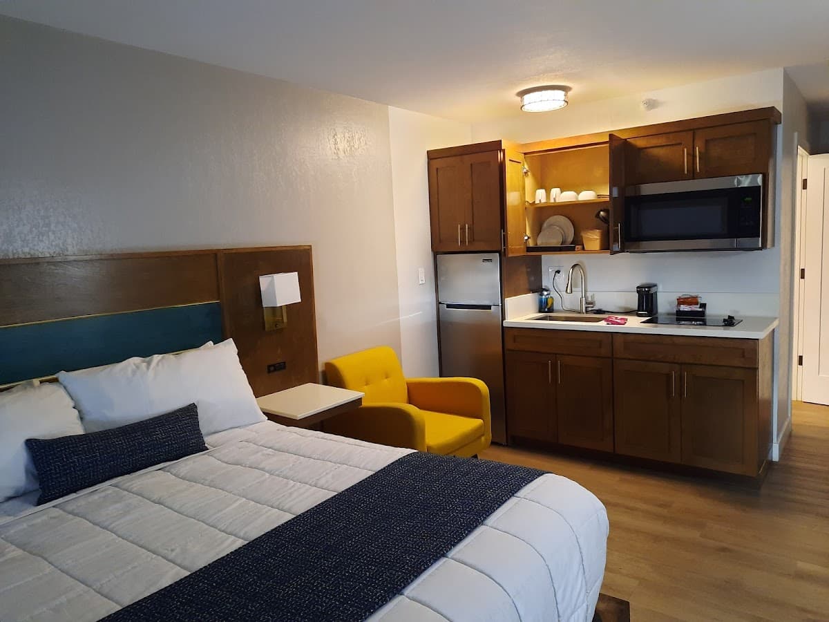 Homestay Suites - Studios & Spas