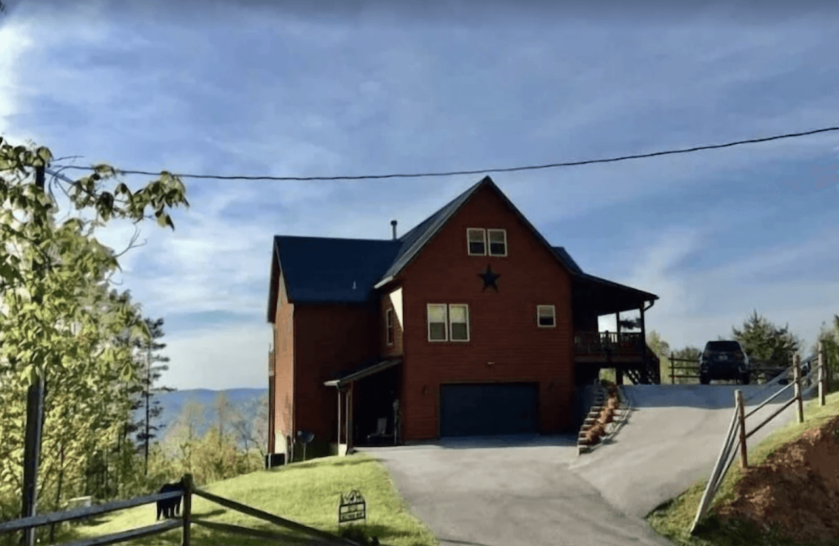 Whiskey Mountain Lodge- Cove Mountain Resort