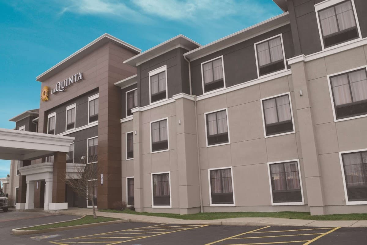 La Quinta Inn & Suites by Wyndham Lackawanna