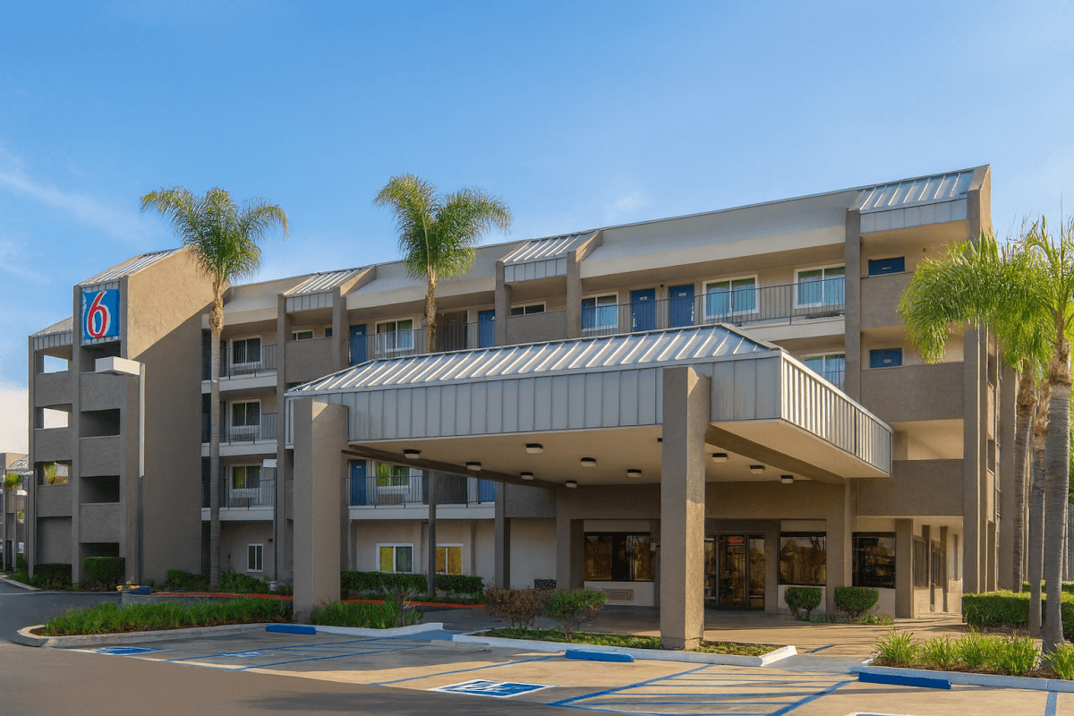 Motel 6 Anaheim, CA - Maingate
