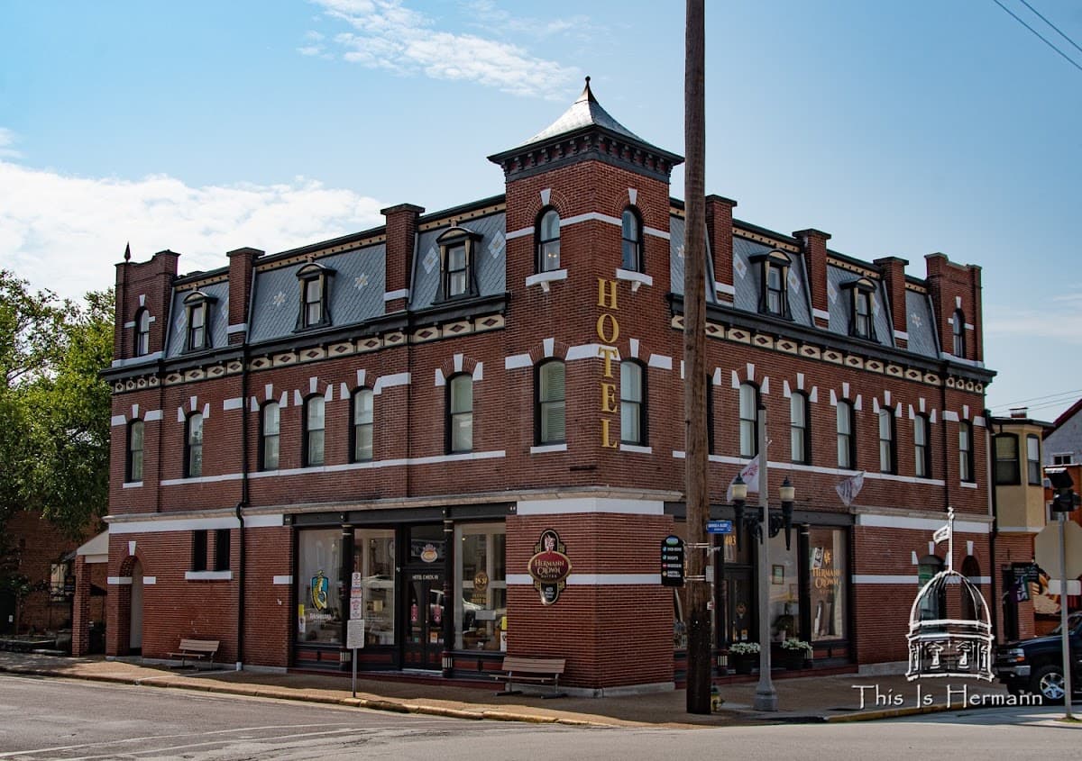 Hermann Crown Suites