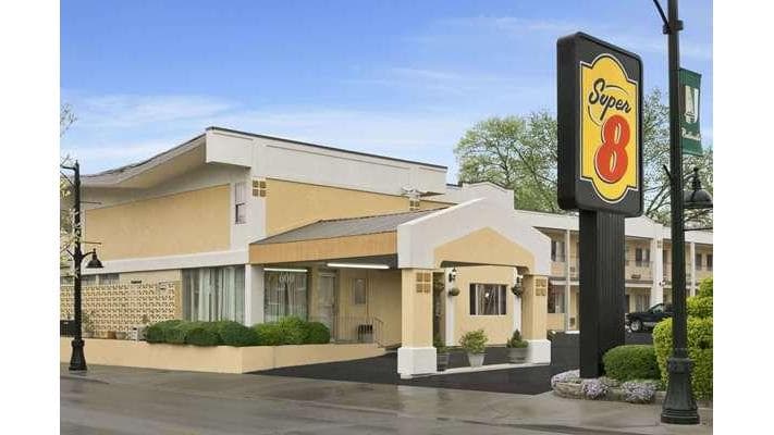 Super 8 by Wyndham Belleville IL/St. Louis Area
