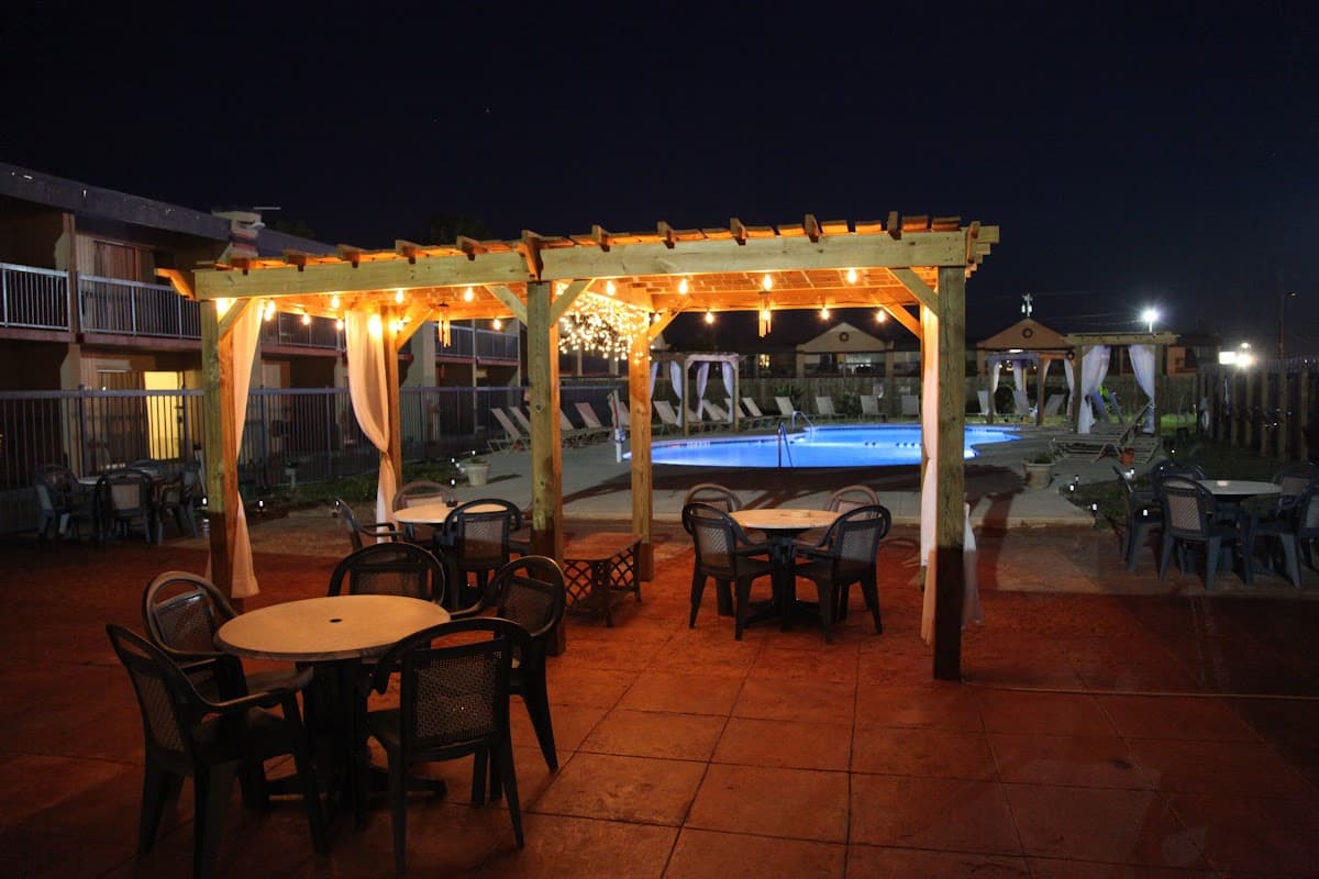 Executive Inn & Suites