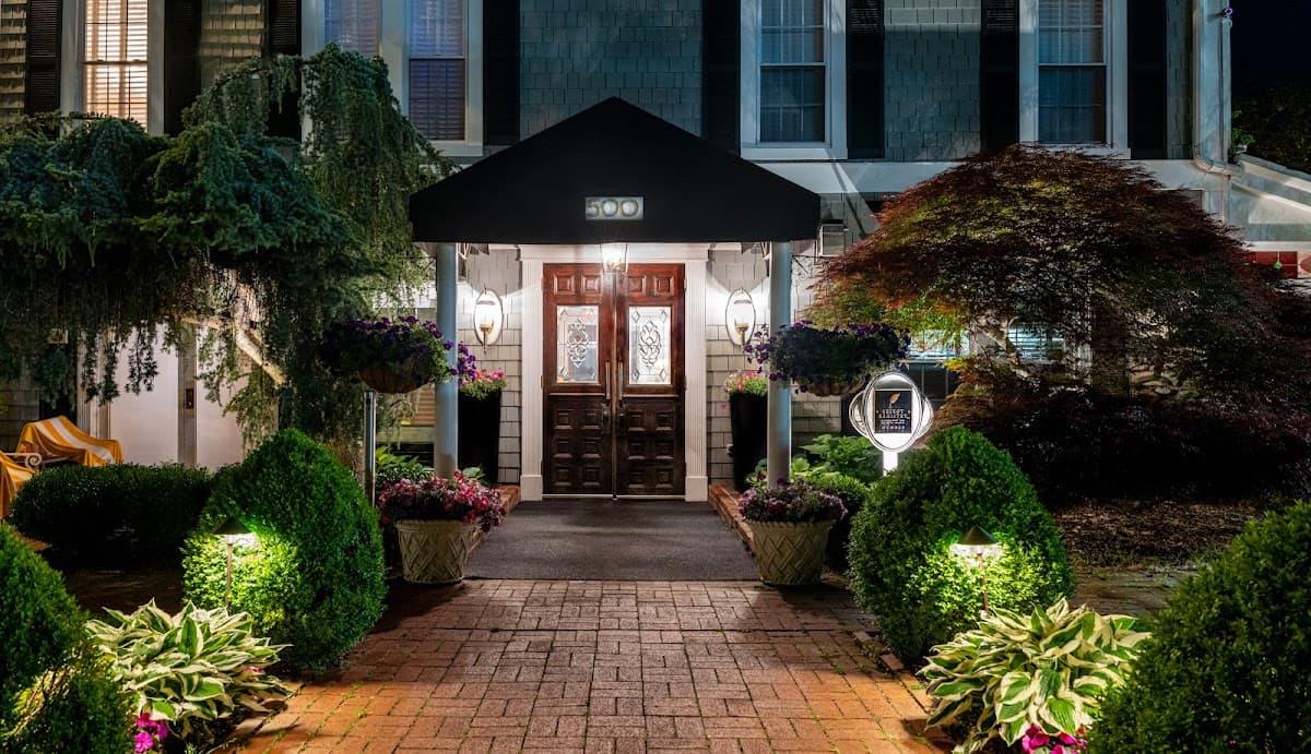 Chateau Inn and Suites