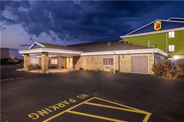 Super 8 by Wyndham Osseo WI