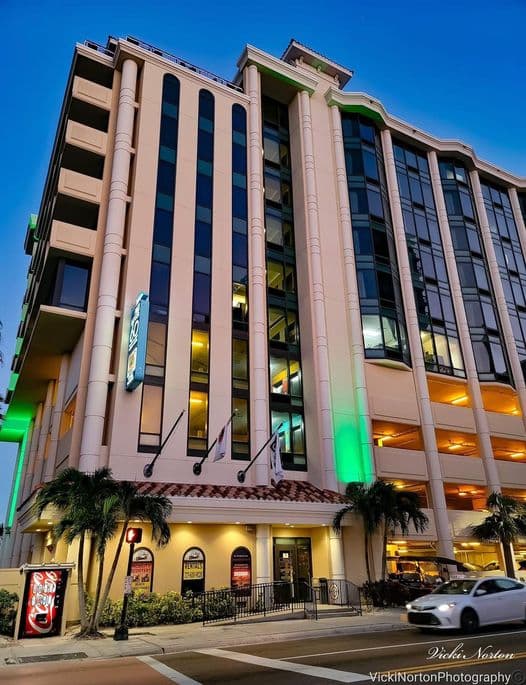Pier House 60 Clearwater Beach Marina Hotel