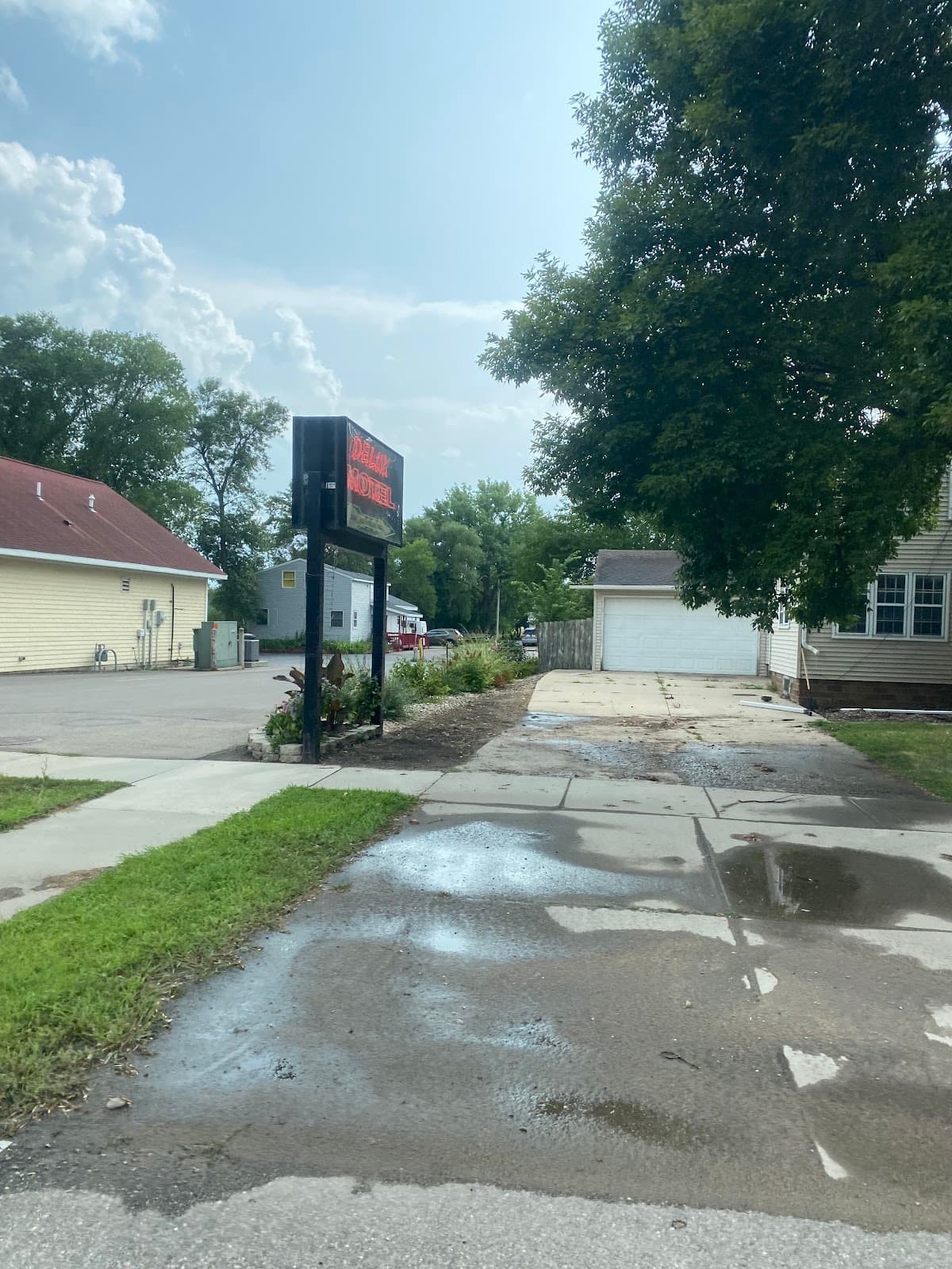 Delux Motel