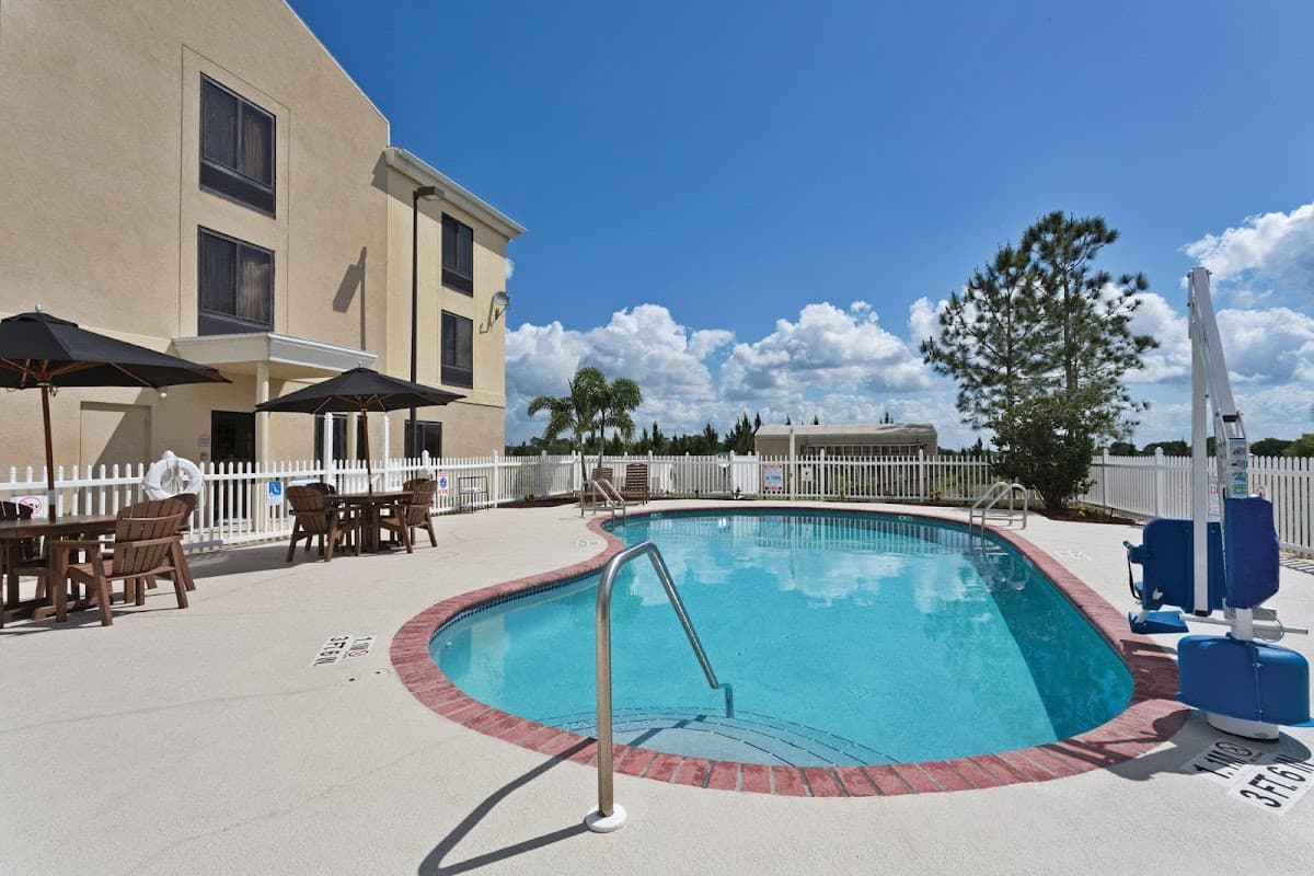 Holiday Inn Express & Suites Sebring by IHG