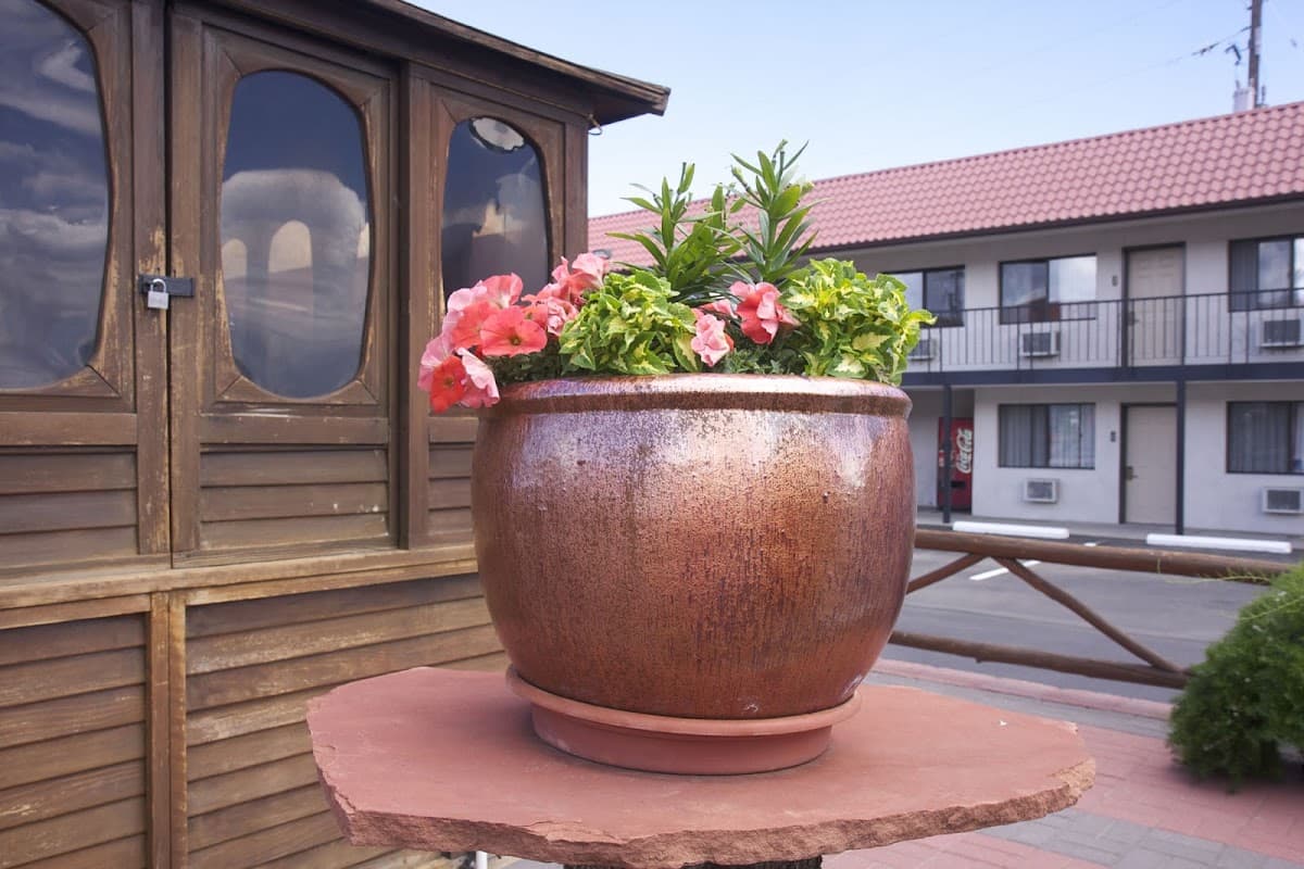 Gateway Inn & Suites