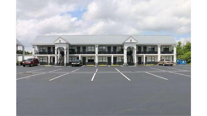 Travelodge by Wyndham Calhoun South I-75