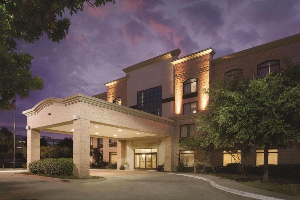 Pace Hotel Addison