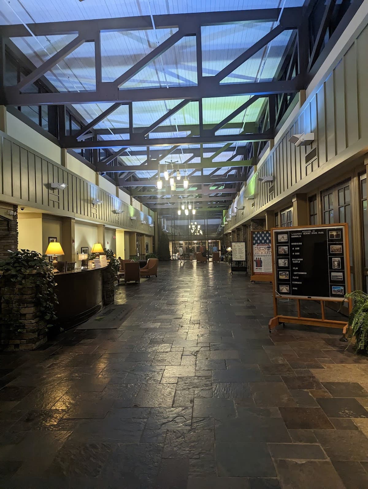 Lakepoint State Park Lodge