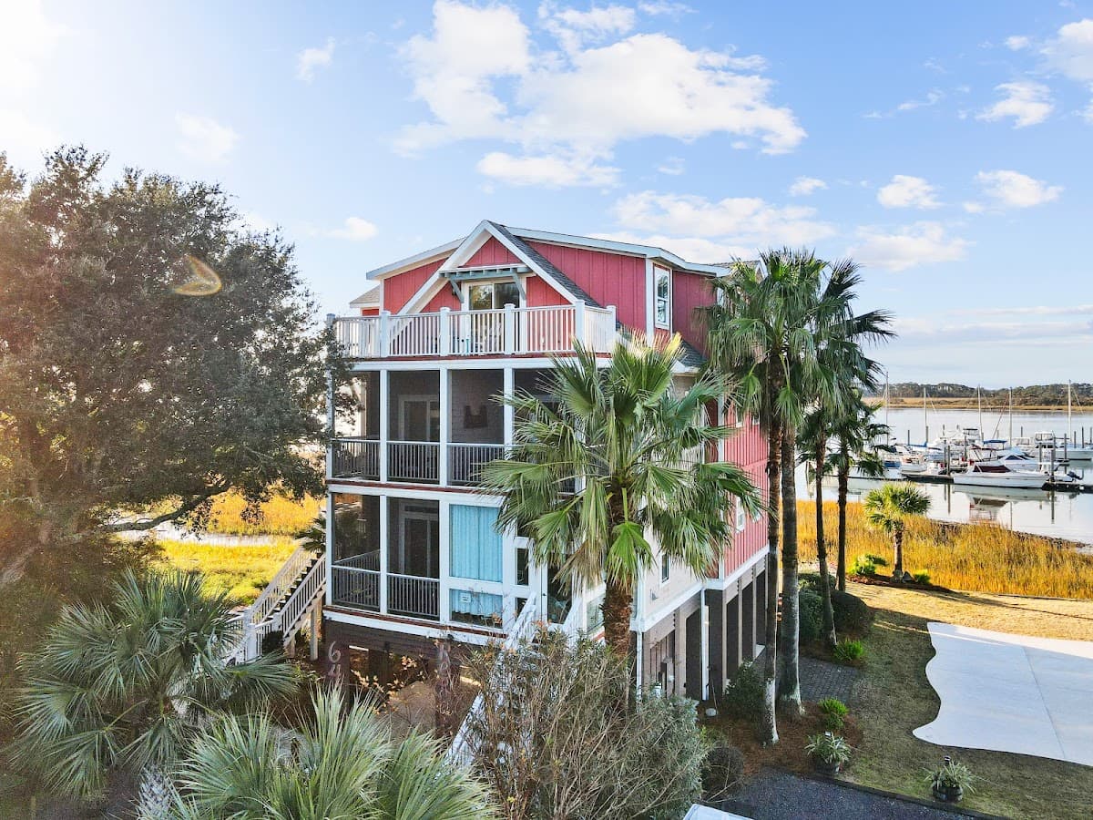 The Regatta Inn - Waterfront Folly Beach Hotel