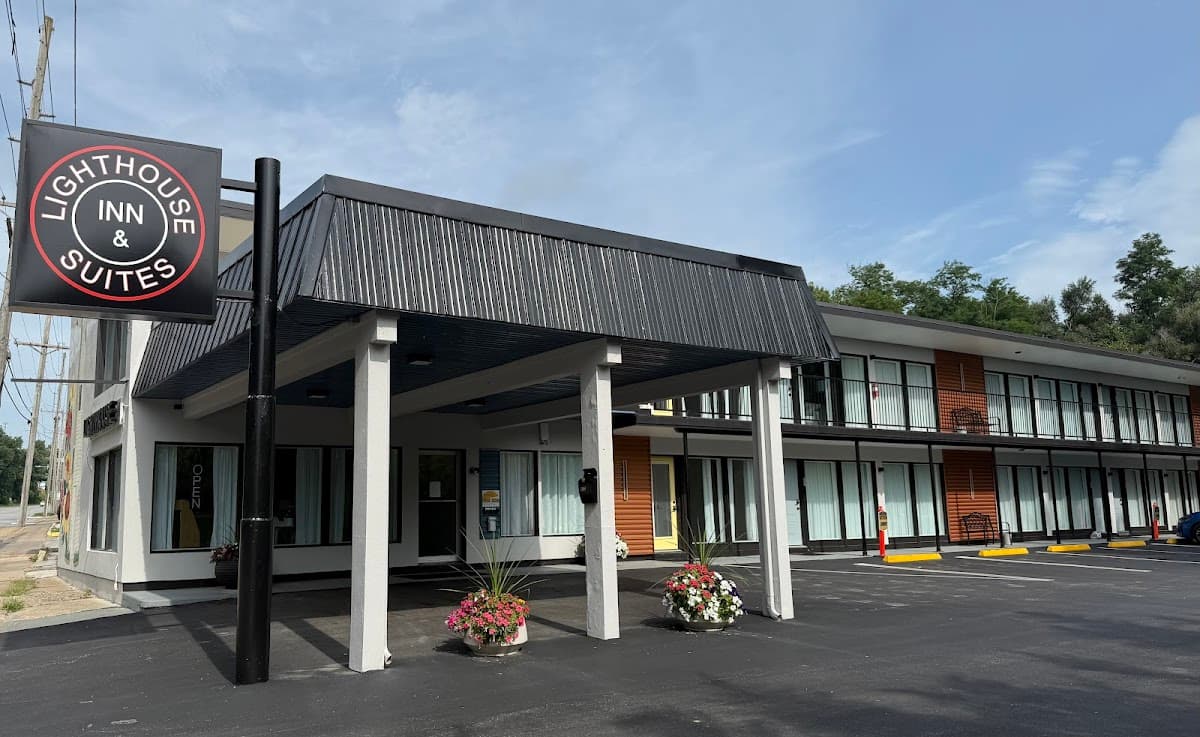 Lighthouse Inn & Suites