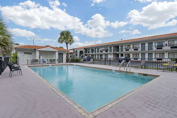 Quality Inn & Suites Orlando East - UCF Area