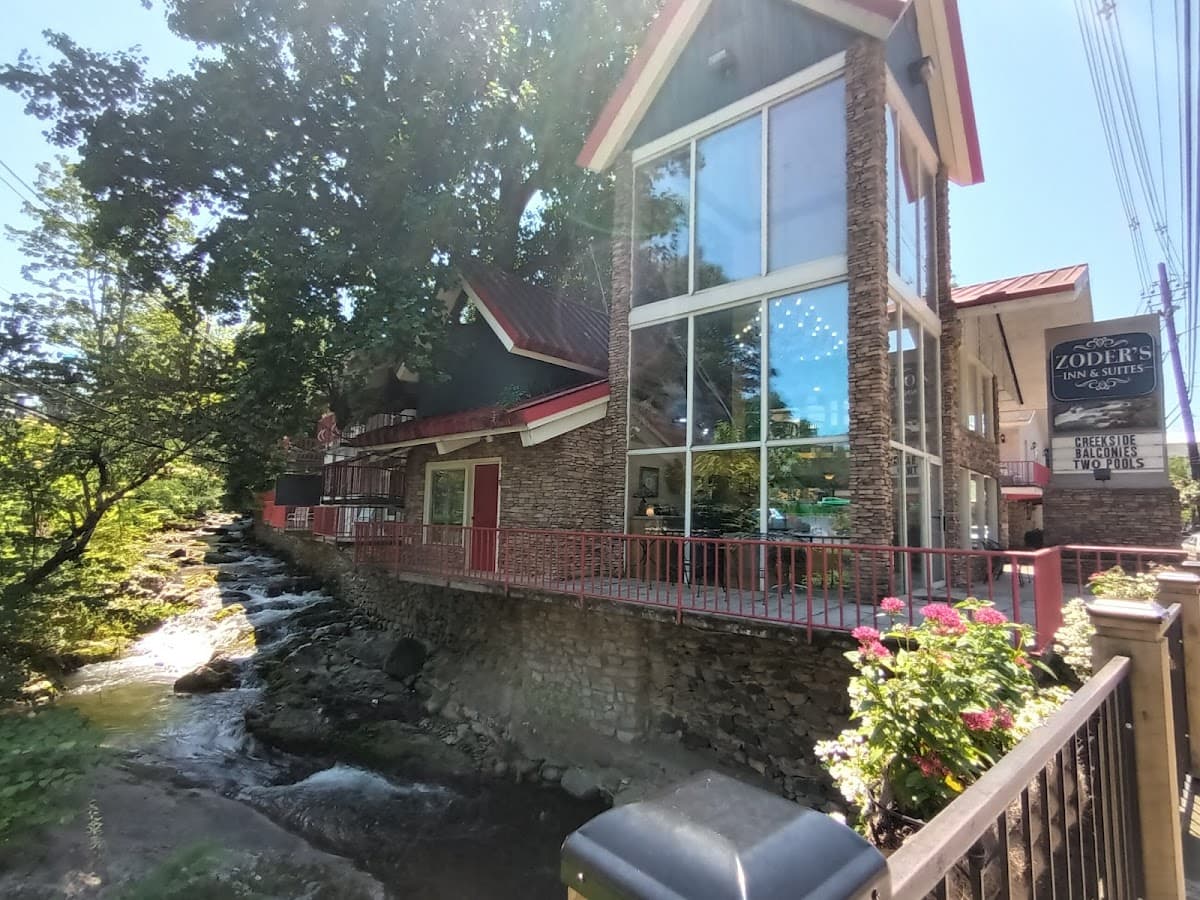 Zoder's Inn & Suites