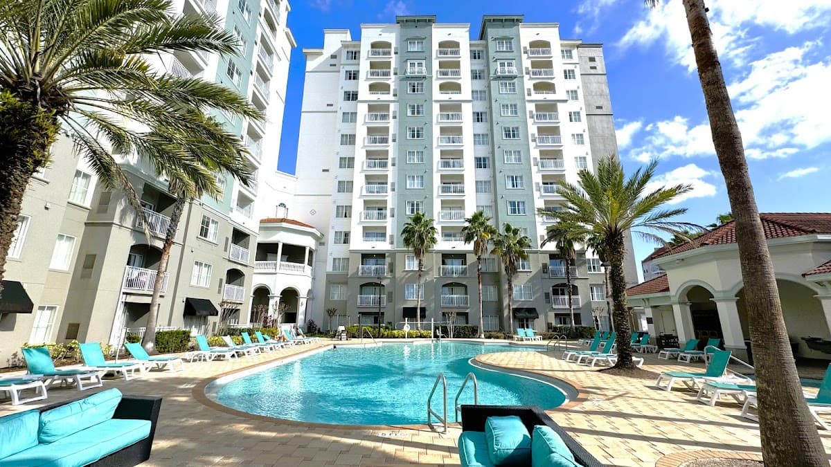 The Point Hotel & Suites