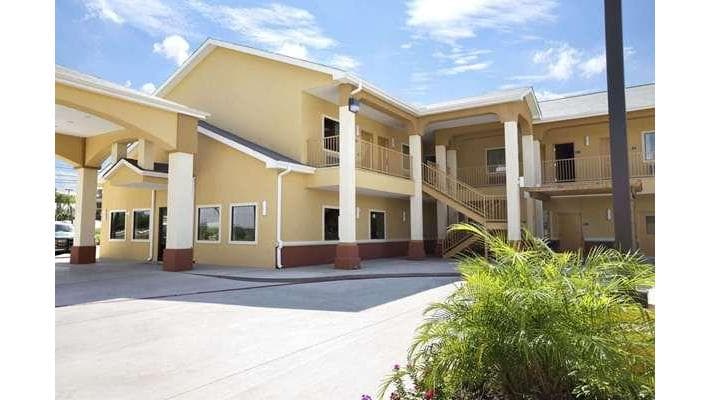 Days Inn & Suites by Wyndham Gonzales TX