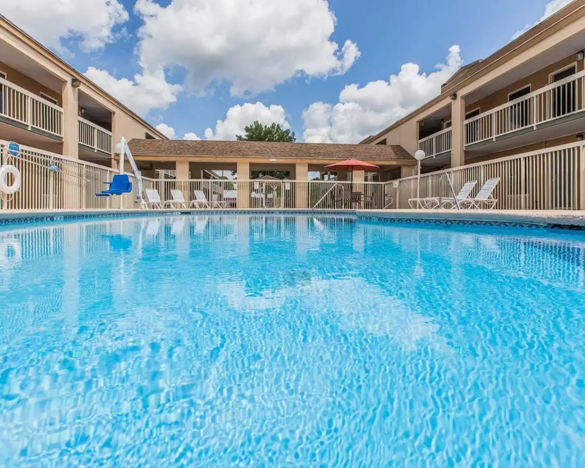 Suburban Studios Hotel Kingsland Near I-95