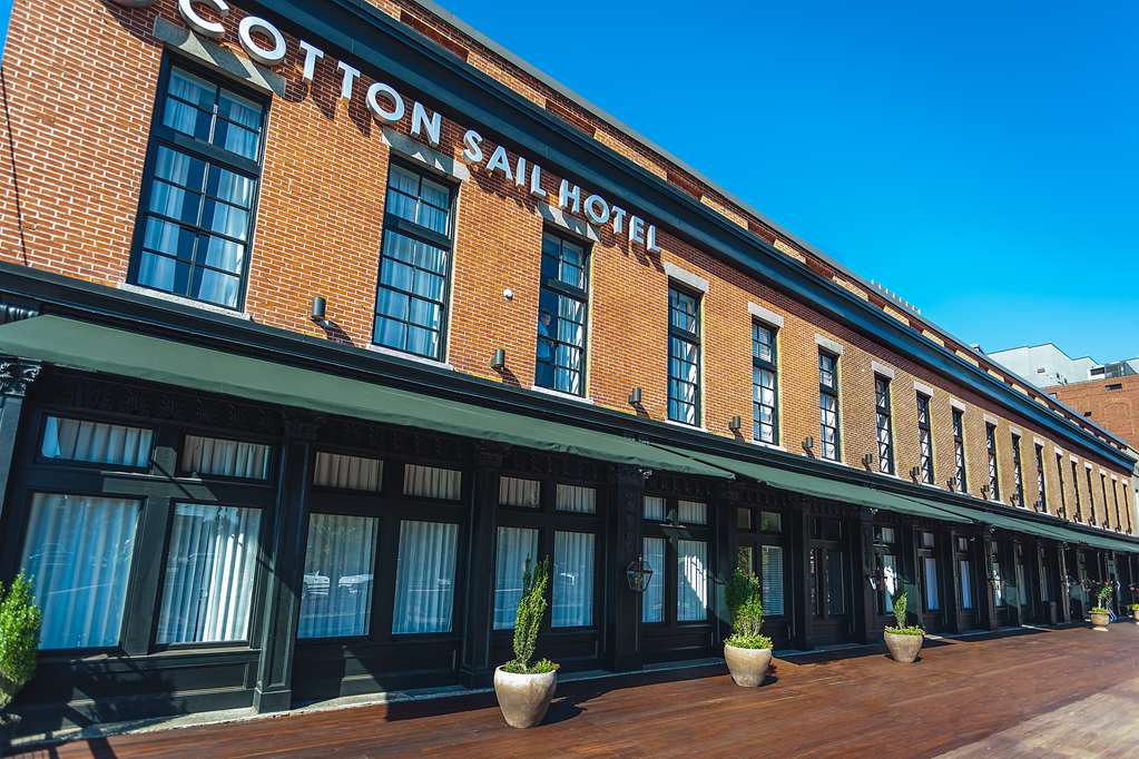 The Cotton Sail Hotel Savannah, Tapestry Collection by Hilton