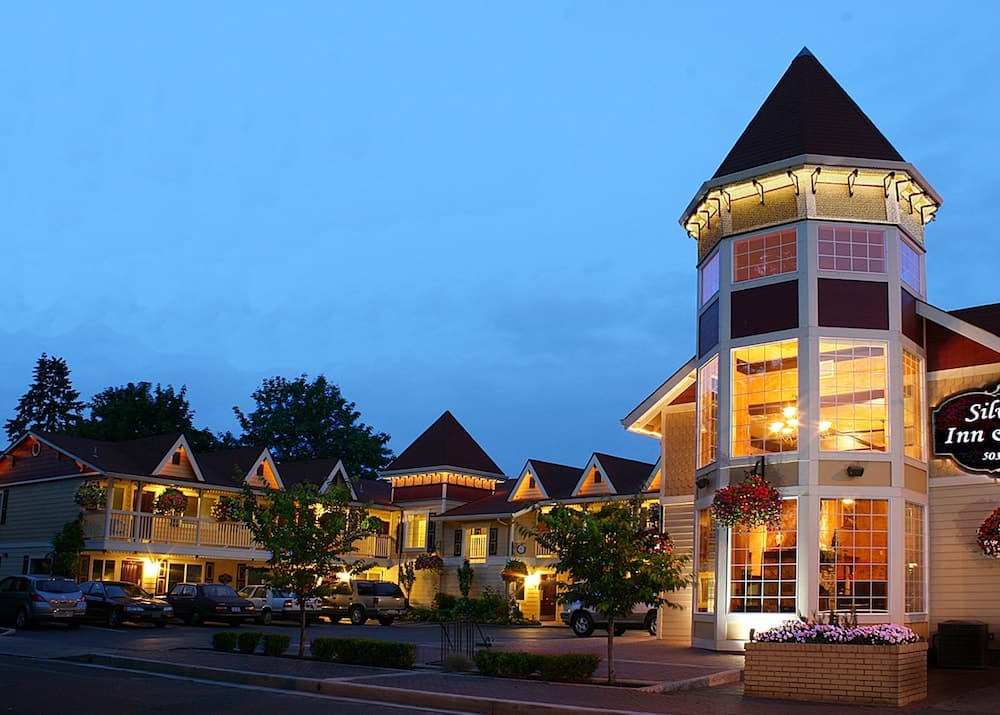 Silverton Inn & Suites