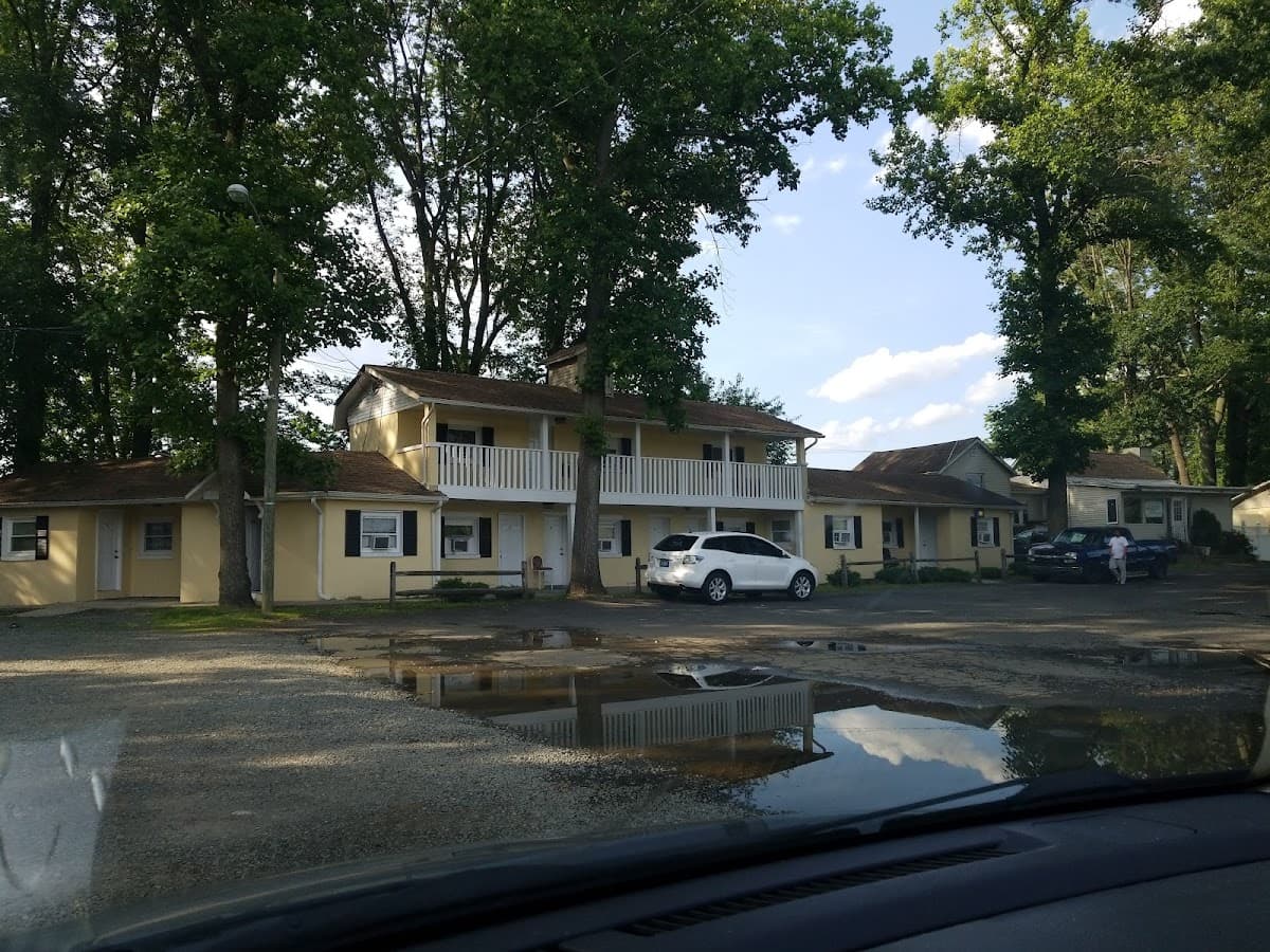 River Front Motel
