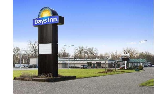 Days Inn by Wyndham Rock Falls