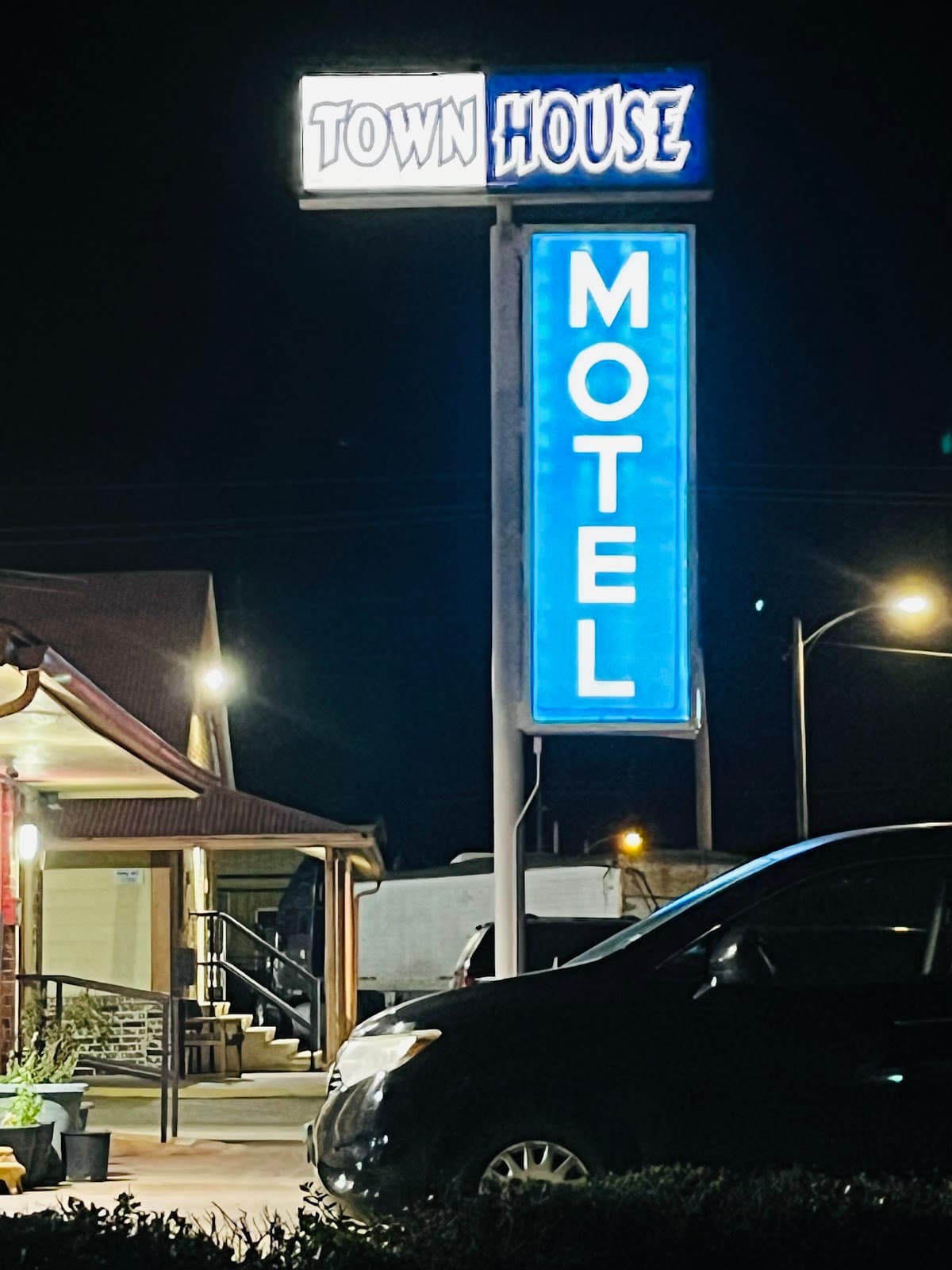 TownHouse Motel