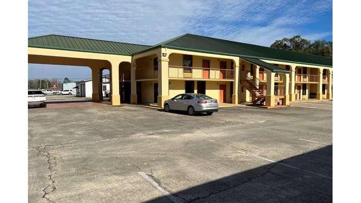 Days Inn & Suites by Wyndham Brewton