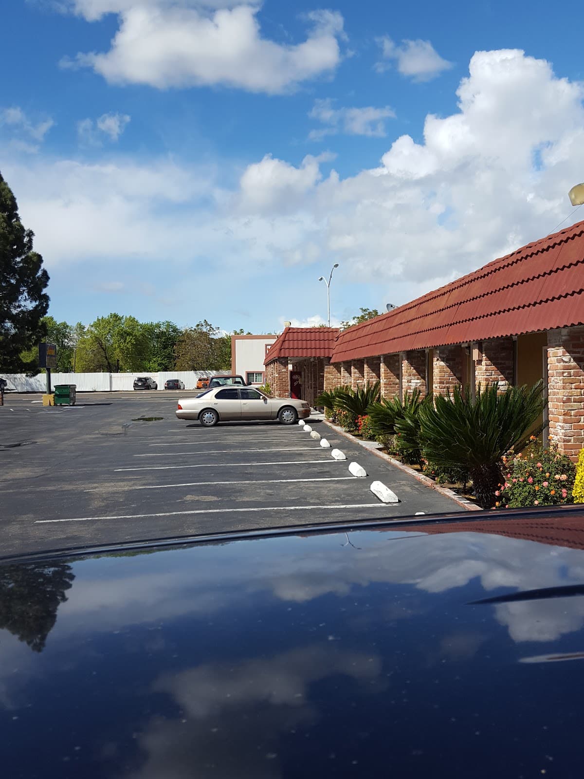 Sunset Inn & Suites