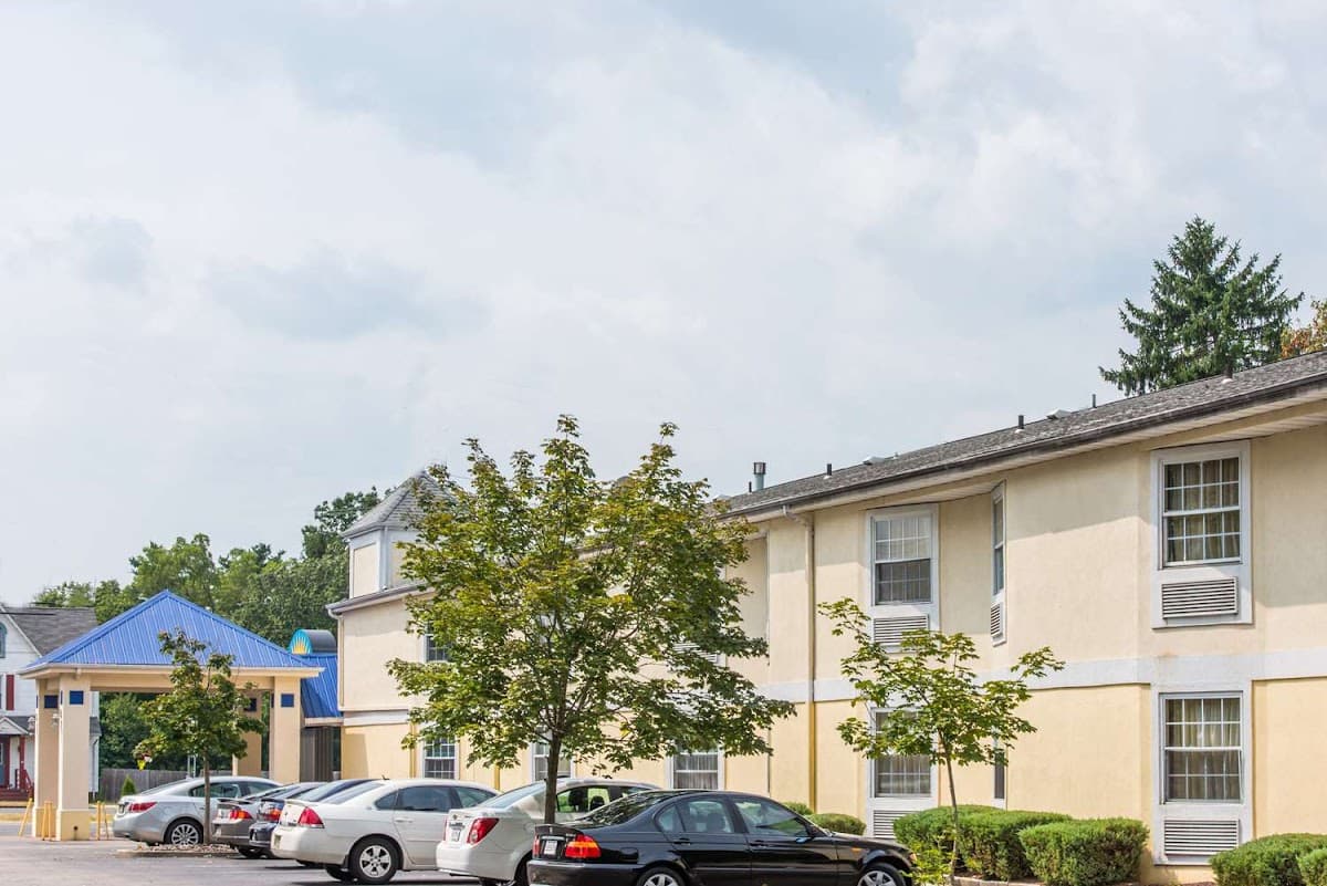 Greenwoods Inn & Suites